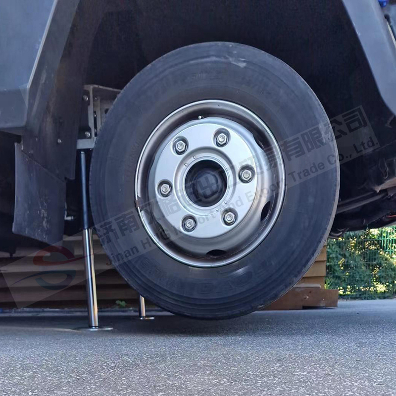 Outrigger bracket caravan hydraulic cylinder with leveling system