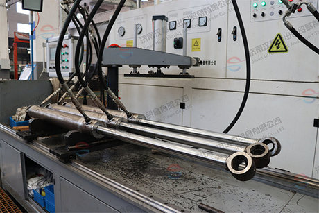 Hydraulic cylinders need to understand the use of the three points.jpg